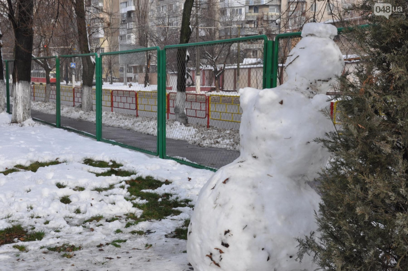 У мережі з'явилися фото "еротичних" сніговиків в Одесі