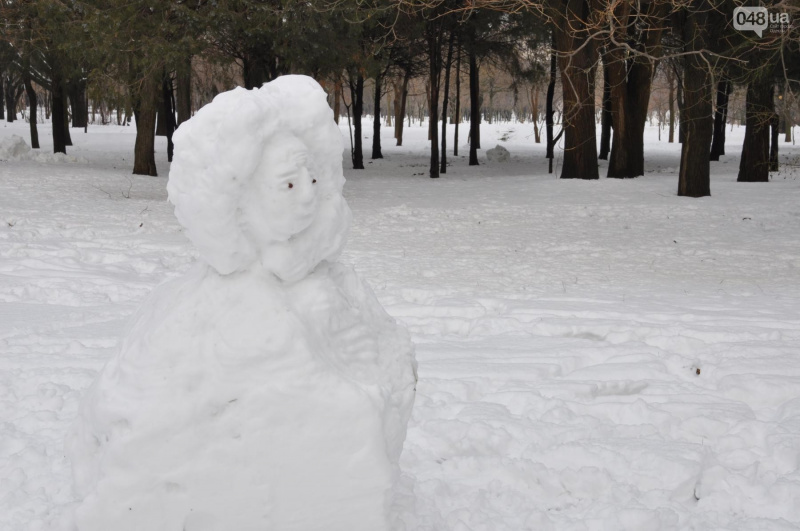 У мережі з'явилися фото "еротичних" сніговиків в Одесі