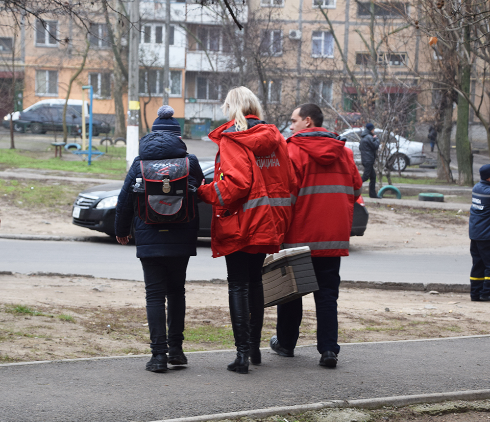 У Миколаєві школяр впав у відкритий люк: фото та відео