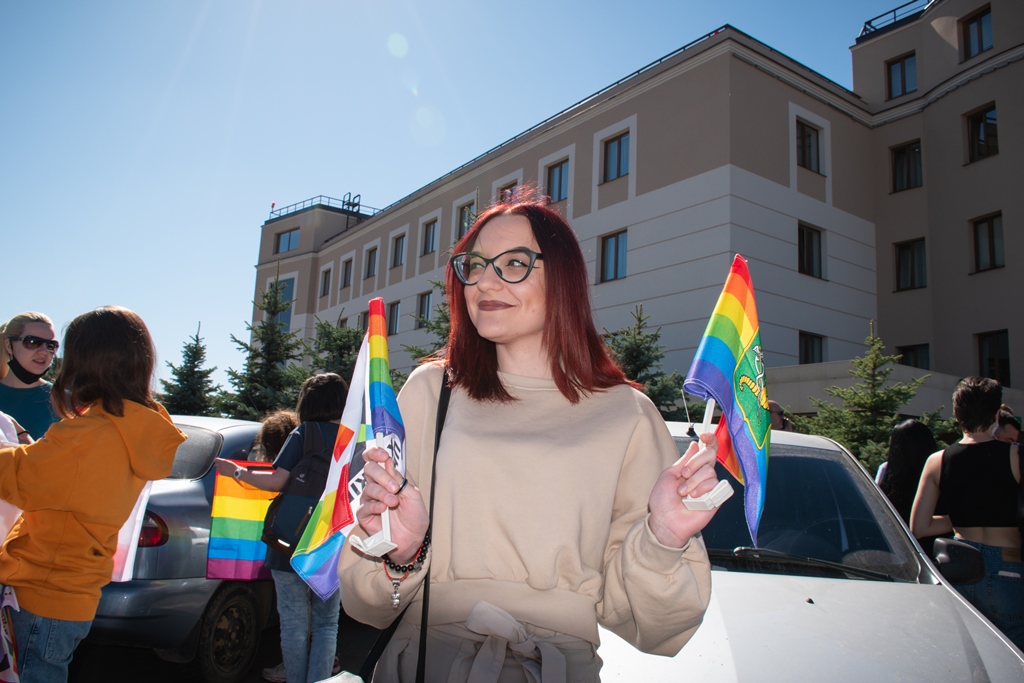 ЛГБТ-військові і райдужні прапори: як пройшов перший в Україні АвтоПрайд