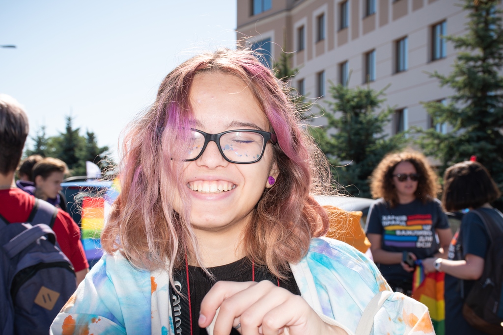 ЛГБТ-військові і райдужні прапори: як пройшов перший в Україні АвтоПрайд