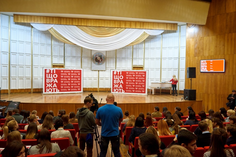 Зеленский, Витвицкая и Фагот призвали молодежь не уезжать из Украины