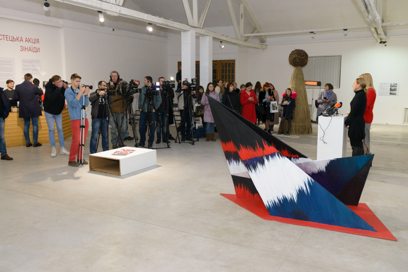 Мост между прошлым и будущим: известная украинская художница презентовала необычную акцию