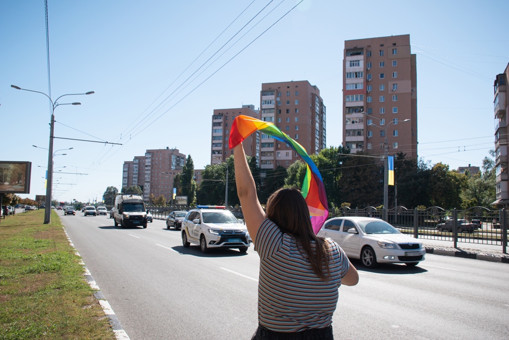 ЛГБТ-військові і райдужні прапори: як пройшов перший в Україні АвтоПрайд