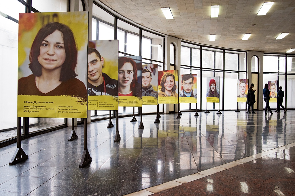 У київському метро відкрилася незвичайна виставка (фото)