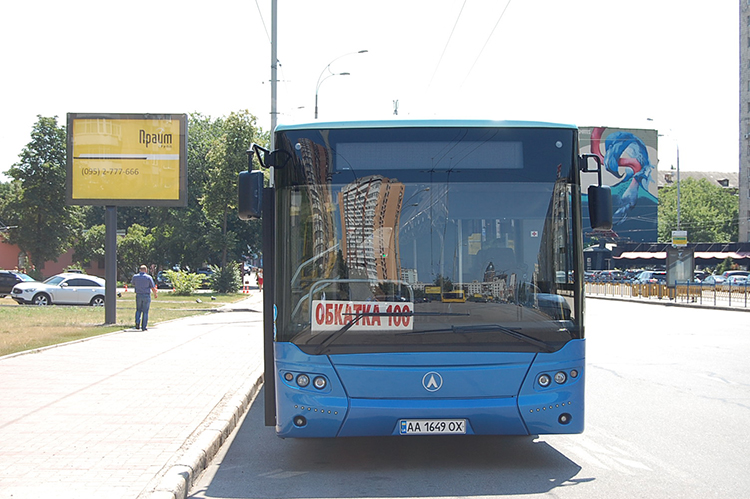 У Києві презентували унікальний автобус на метані