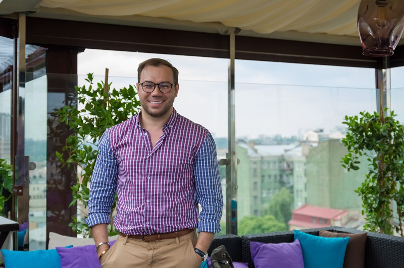 Дмитрий Комаров и Андре Тан создали спасающий жизни треугольный глобус