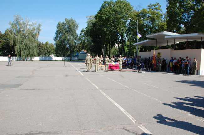 В Сумах попрощались с бойцом, которого четыре года считали пропавшим без вести (фото, видео)