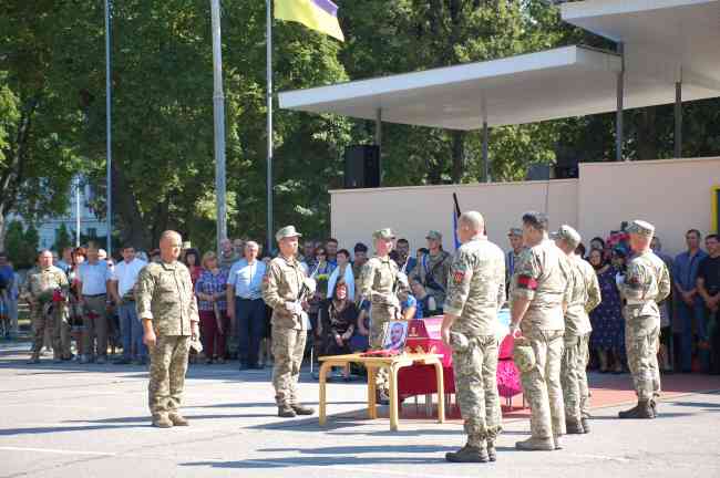 В Сумах попрощались с бойцом, которого четыре года считали пропавшим без вести (фото, видео)