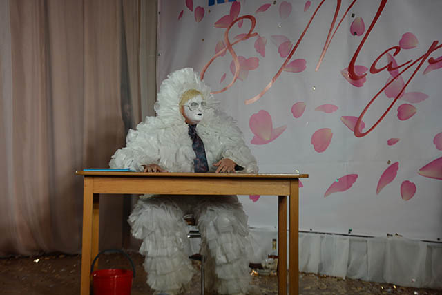 Пулемет, танцы по-американски и казаки: в Крыму прошел странный конкурс красоты (фото)