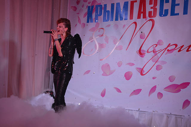 Пулемет, танцы по-американски и казаки: в Крыму прошел странный конкурс красоты (фото)