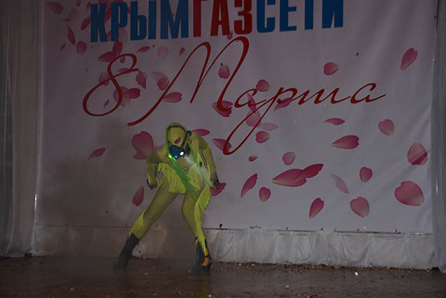 Пулемет, танцы по-американски и казаки: в Крыму прошел странный конкурс красоты (фото)