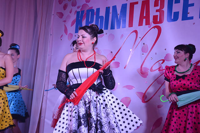 Пулемет, танцы по-американски и казаки: в Крыму прошел странный конкурс красоты (фото)