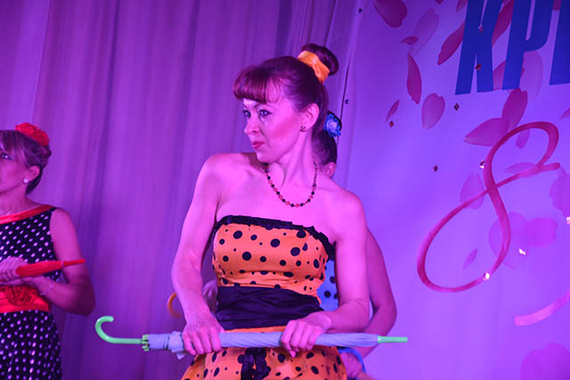 Пулемет, танцы по-американски и казаки: в Крыму прошел странный конкурс красоты (фото)