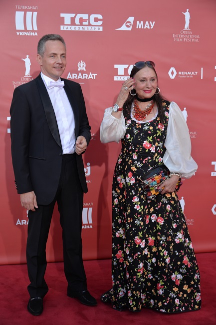 Красная дорожка ОМКФ: Самые яркие наряды (фоторепортаж)