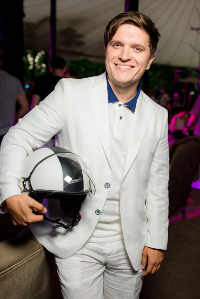 Настя Каменських в привабливому рожевому комбінезоні запалила на вечірці журналу Pink (фото)