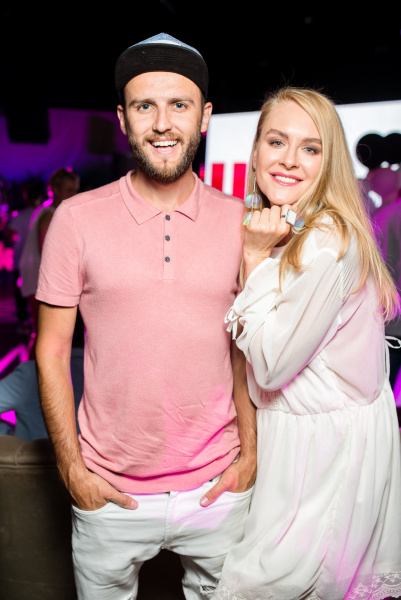 Настя Каменських в привабливому рожевому комбінезоні запалила на вечірці журналу Pink (фото)