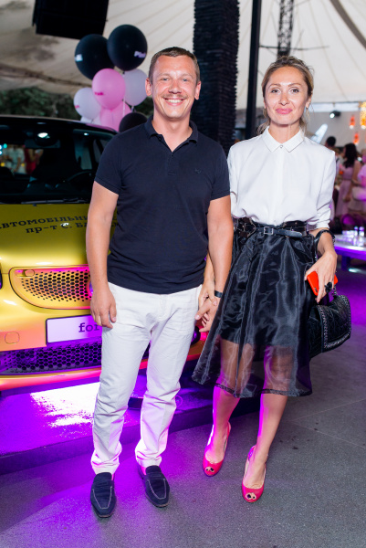 Настя Каменських в привабливому рожевому комбінезоні запалила на вечірці журналу Pink (фото)