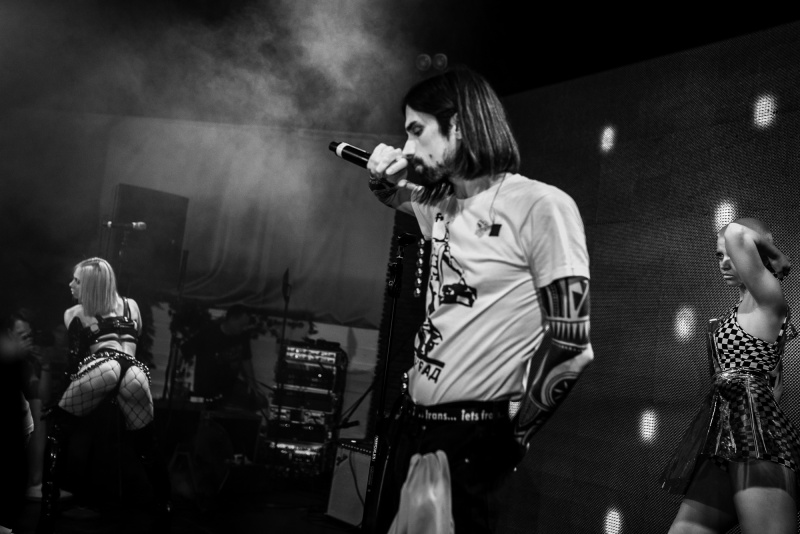 Настя Каменських в привабливому рожевому комбінезоні запалила на вечірці журналу Pink (фото)