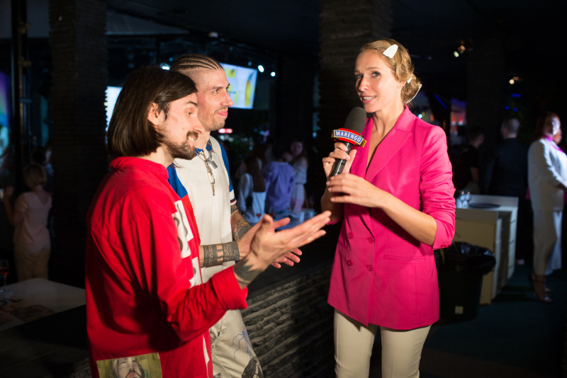 Настя Каменських в привабливому рожевому комбінезоні запалила на вечірці журналу Pink (фото)