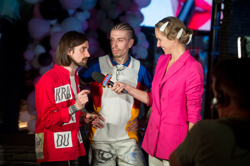 Настя Каменських в привабливому рожевому комбінезоні запалила на вечірці журналу Pink (фото)