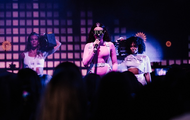 Настя Каменських в привабливому рожевому комбінезоні запалила на вечірці журналу Pink (фото)