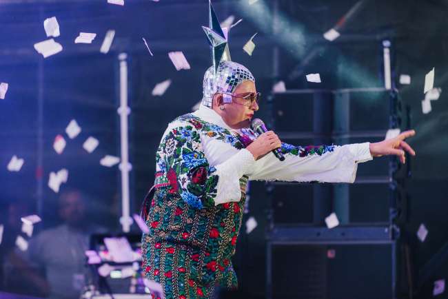 Верка Сердючка в Одессе заставила танцевать участника Евровидения (фото)