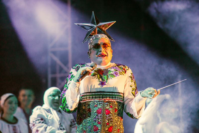 Верка Сердючка в Одессе заставила танцевать участника Евровидения (фото)