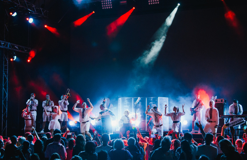 Верка Сердючка в Одессе заставила танцевать участника Евровидения (фото)