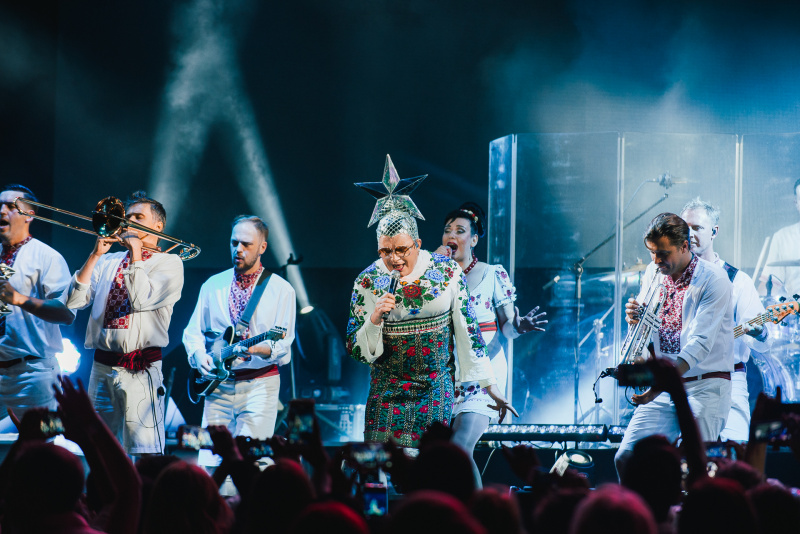 Верка Сердючка в Одессе заставила танцевать участника Евровидения (фото)