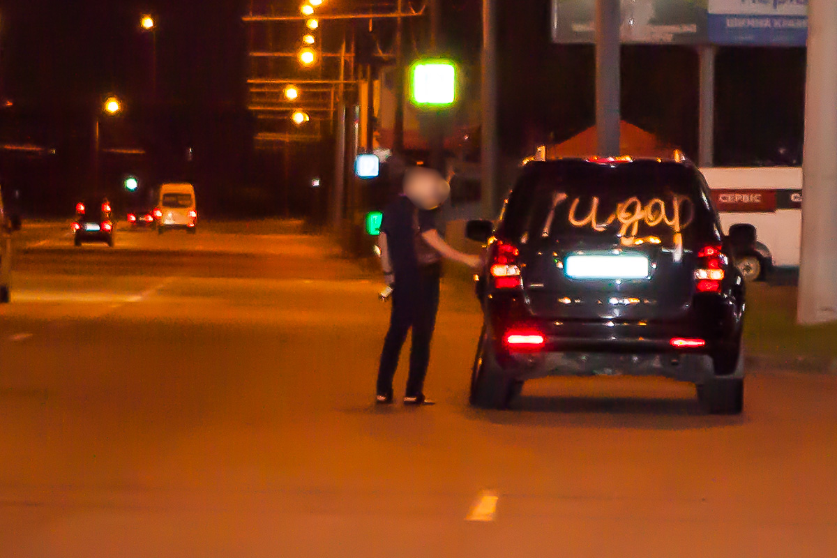 У Дніпрі ревнива дружина спеціально врізалася в авто чоловіка, щоб помститися за зраду (фото)