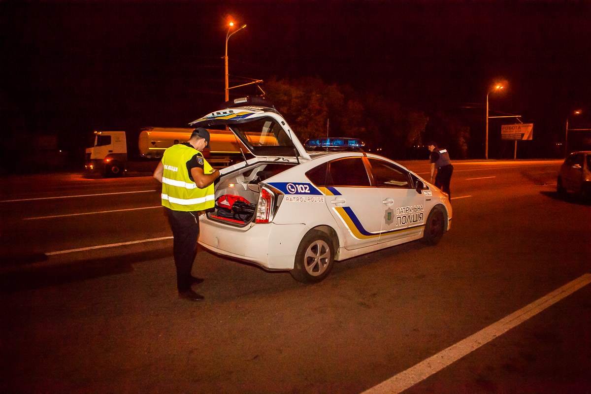 У Дніпрі ревнива дружина спеціально врізалася в авто чоловіка, щоб помститися за зраду (фото)