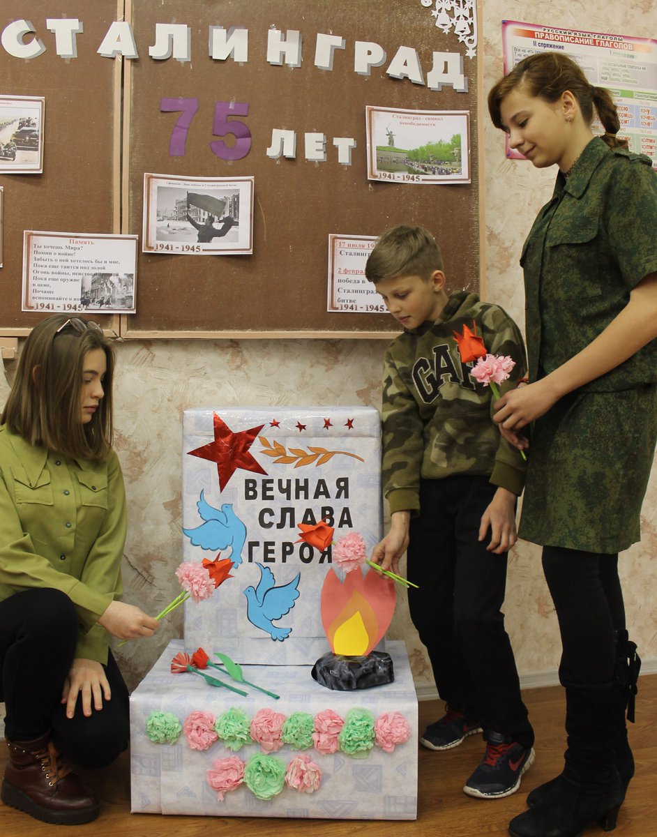 "Картонні дурилки": в мережі показали, як дітям "ДНР" прищеплюють "патріотизм"