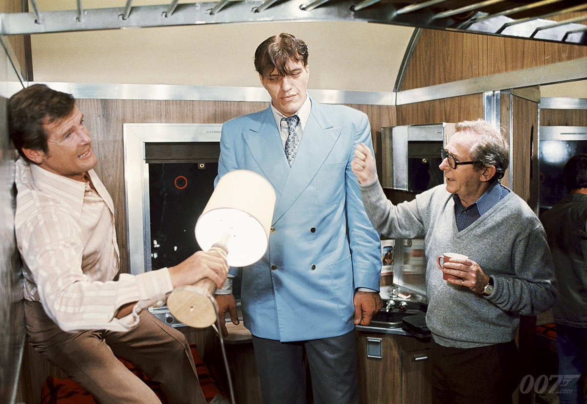 Льюис Гилберт: умер режиссер "бондианы"