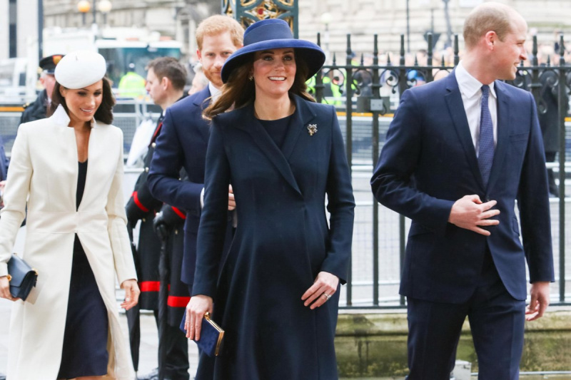 Невеста принца Гарри впервые вышла в свет с королевой Елизаветой II (фото)