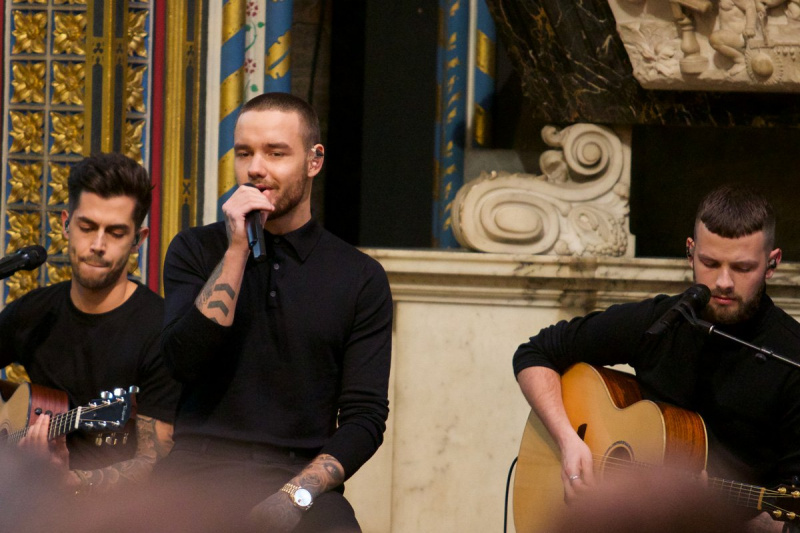 Невеста принца Гарри впервые вышла в свет с королевой Елизаветой II (фото)