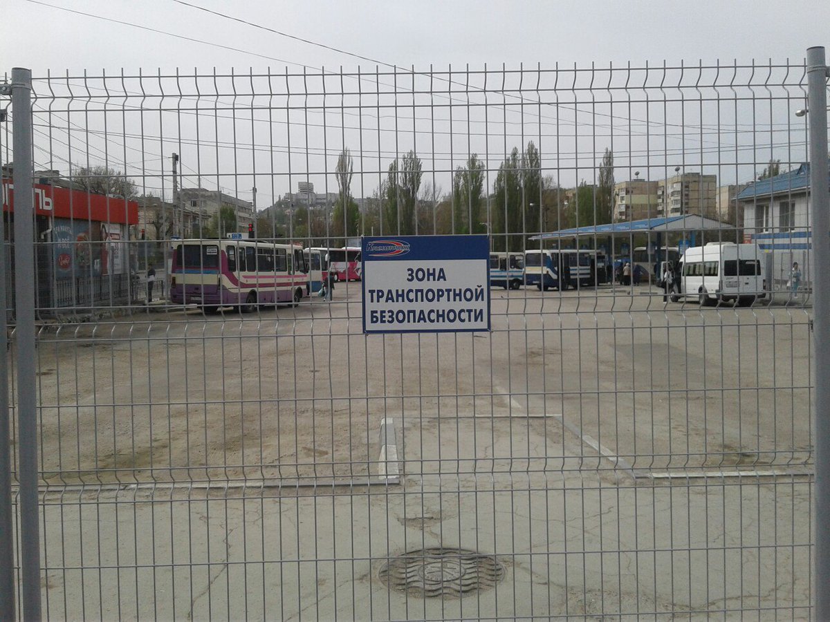 "Где колючая проволока?": сеть удивило "новшество" в оккупированном Крыму (фото)