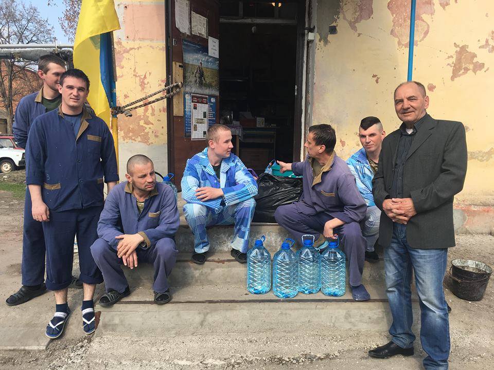 "Це не бомжатник": в мережі показали стан військового госпіталю у Харкові (фото)