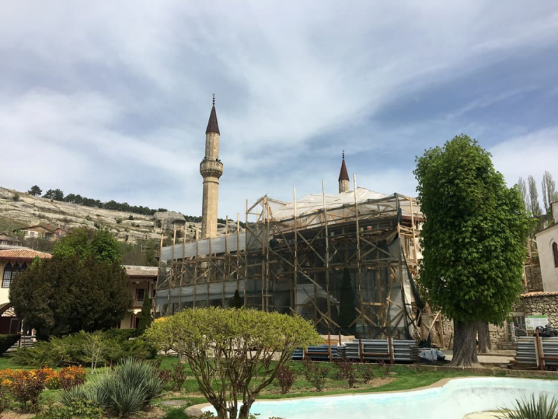 В сети показали состояние Ханского дворца в Крыму (фото)