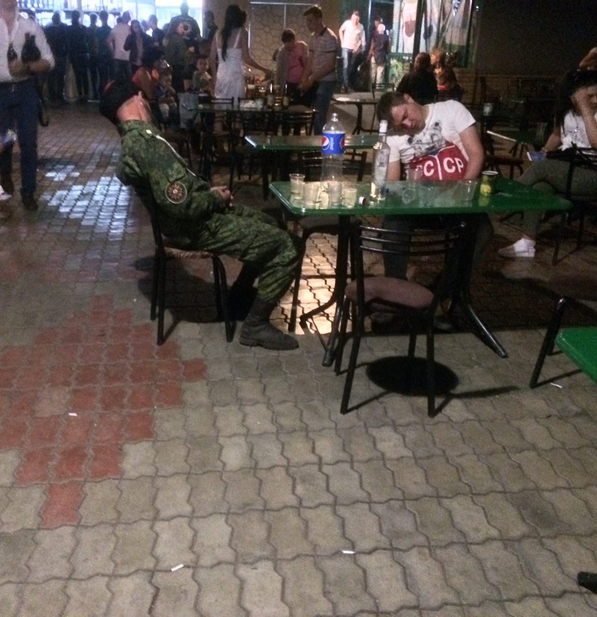 "Калюжі не вистачає": в мережі показали 9 травня у любителів "руского міра" на Донбасі (фото)