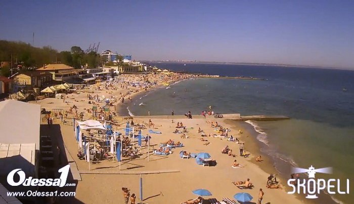 "Перманентный "еще не сезон": в сети сравнили пляжи в Крыму и Одессе (фото)