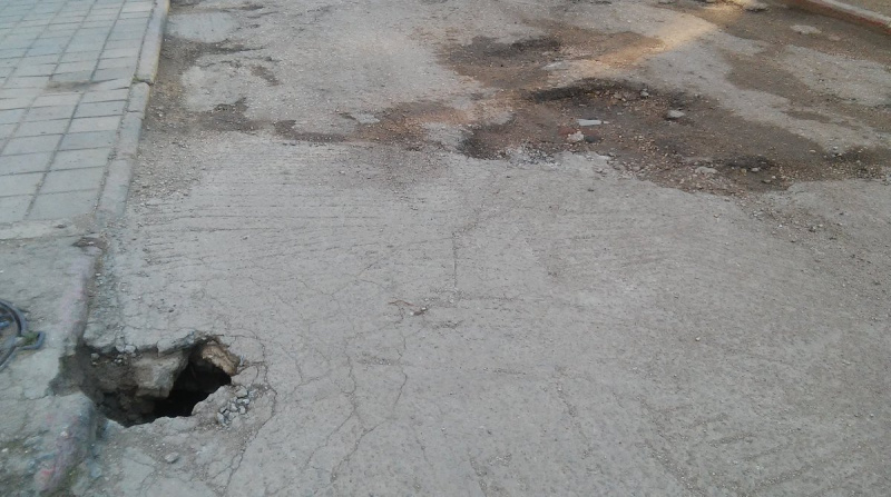 В сети показали разрушенные дороги в оккупированном Крыму (фото)