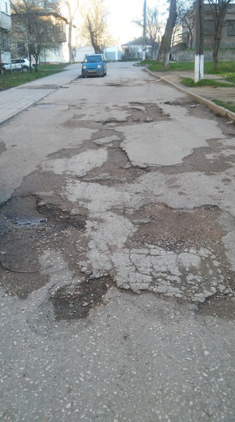 В сети показали разрушенные дороги в оккупированном Крыму (фото)