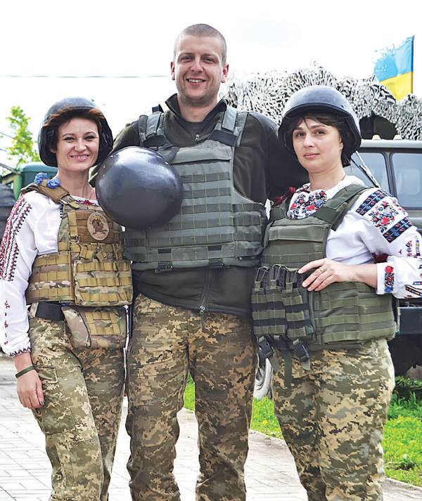 "Это наш идентификационный код": украинские звезды нарядились в вышиванки (фото, видео)