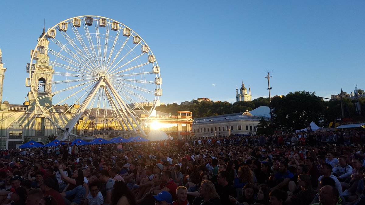"Там гадюки четыре года уже греются": в сети показали разницу между Киевом и оккупированным Донецком