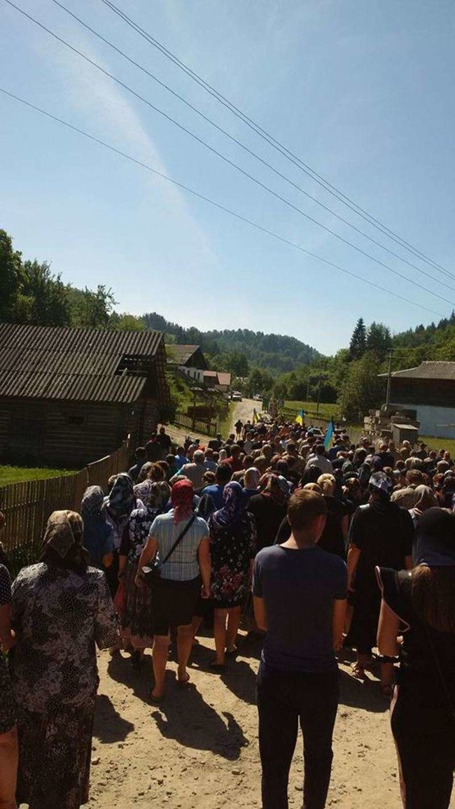 Ему было 23 года: на Буковине попрощались с погибшим на Донбассе бойцом (фото)