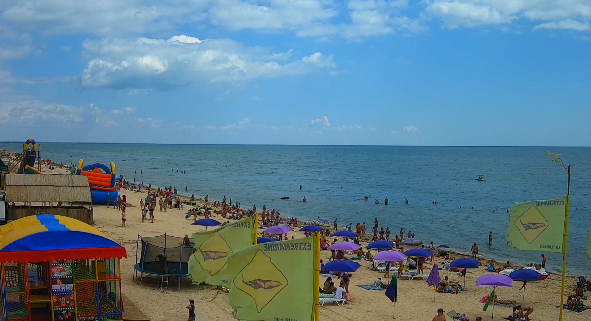 "До оккупации рукой подать": украинцам показали пляжи Крыма и материковой Украины (фото)