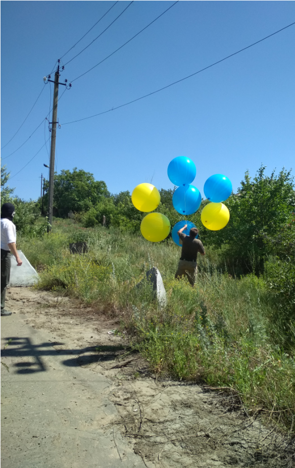 "Подарок": в оккупированный Донецк отправили патриотичное послание (фото)