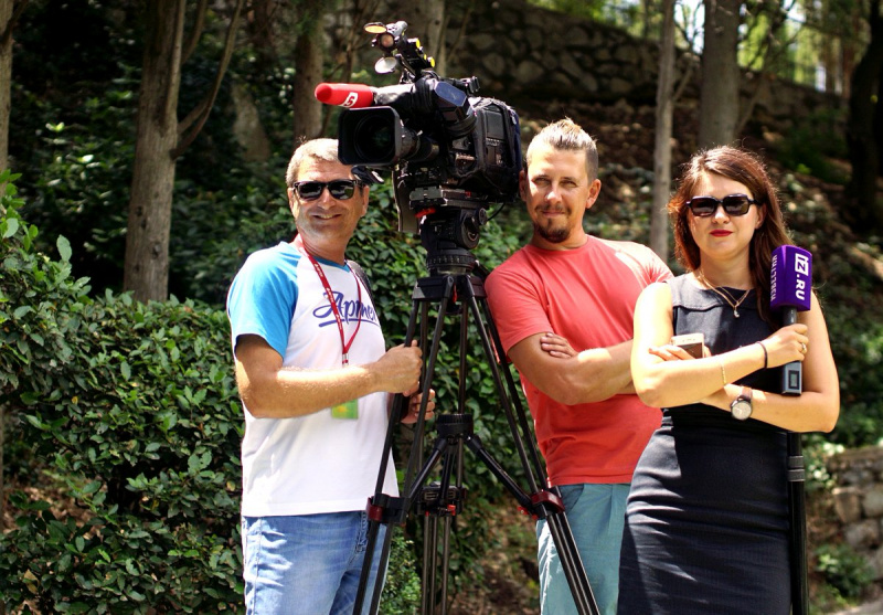 Звезды популярных сериалов приехали в оккупированный Крым (фото)