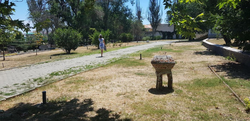 "Лето, жара, грусть": в сети показали "блеск и нищету" в оккупированном Крыму (фото)